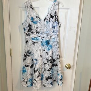 Robbie Bee Black and White Sleeveless V-Neck Midi Dress